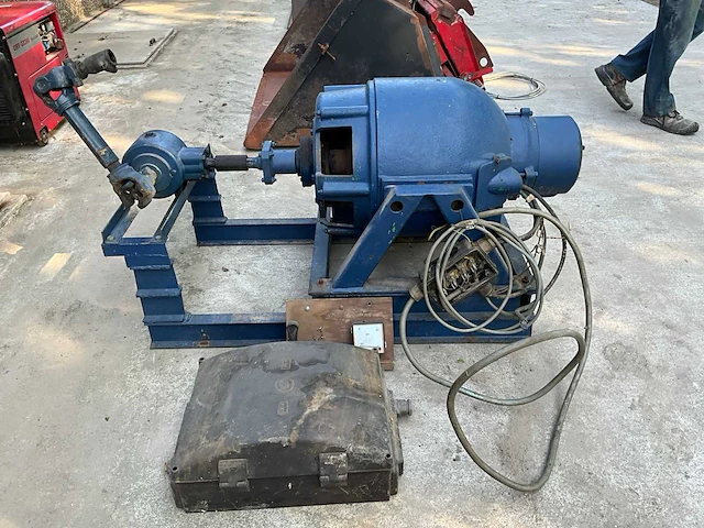 Onan gmwc6-255 stroomgenerator tractor - afbeelding 4 van  10