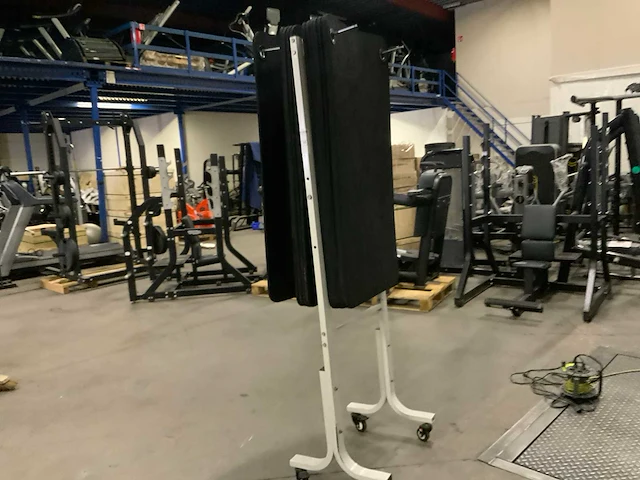 Onbekend aerobic matten 12 stuks krachtstation - afbeelding 1 van  4