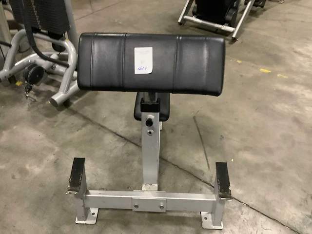 Onbekend biceps bench krachtstation - afbeelding 2 van  3