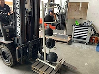 Onbekend medicine ballen met rek krachtstation - afbeelding 3 van  5