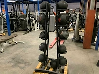 Onbekend medicine balls 11x met rek krachtstation - afbeelding 1 van  5