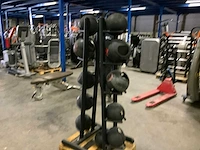 Onbekend medicine balls 11x met rek krachtstation - afbeelding 2 van  5
