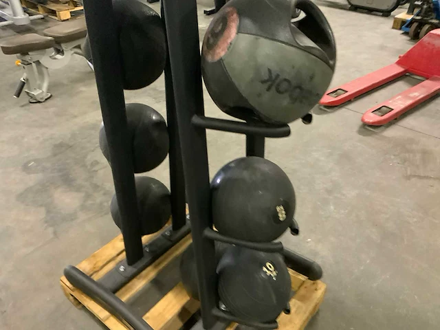 Onbekend medicine balls 11x met rek krachtstation - afbeelding 3 van  5