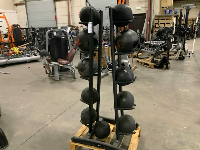 Onbekend medicine balls 11x met rek krachtstation - afbeelding 4 van  5