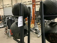 Onbekend medicine balls 11x met rek krachtstation - afbeelding 5 van  5