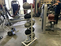 Onbekend medicine balls 9x met rek krachtstation - afbeelding 1 van  5