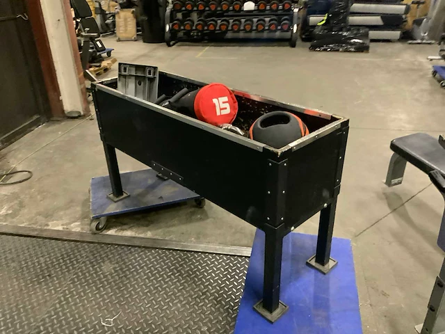 Onbekend opberg bak incl materiaal krachtstation - afbeelding 1 van  5