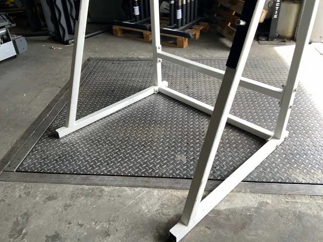 Onbekend squat rek krachtstation - afbeelding 2 van  4