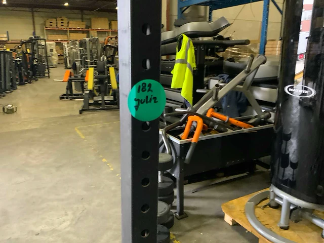 Onbekend squat rek met stang krachtstation - afbeelding 3 van  4
