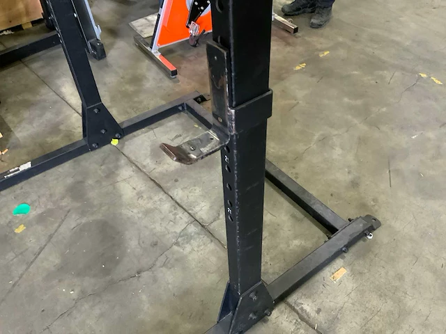 Onbekend squat rek met stang krachtstation - afbeelding 4 van  4
