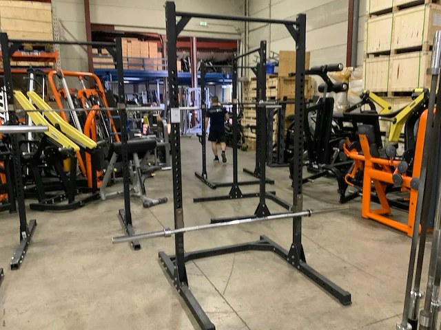 Onbekend squat rek met stang krachtstation - afbeelding 1 van  4