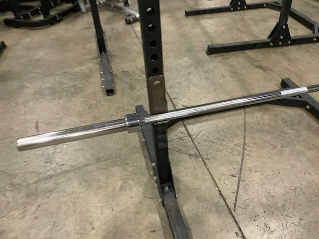 Onbekend squat rek met stang krachtstation - afbeelding 2 van  4