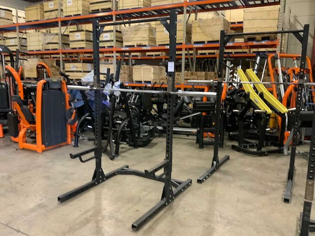 Onbekend squat rek met stang krachtstation - afbeelding 1 van  4