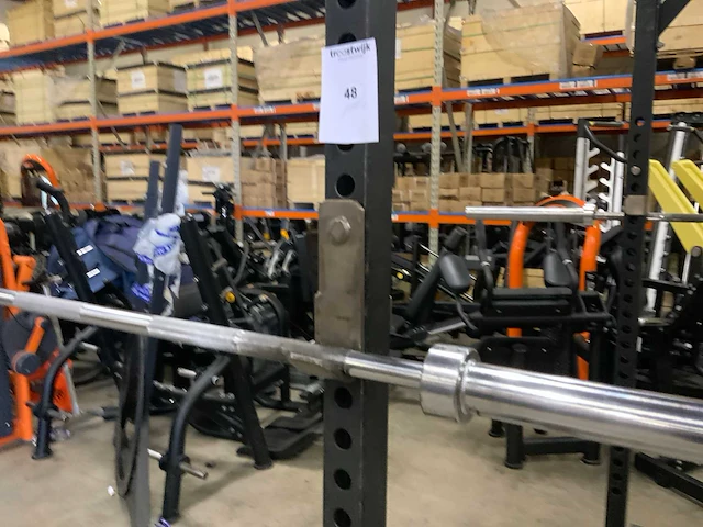 Onbekend squat rek met stang krachtstation - afbeelding 3 van  4