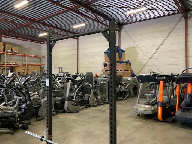 Onbekend squat rek met stang krachtstation - afbeelding 1 van  4