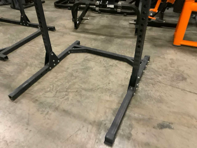 Onbekend squat rek met stang krachtstation - afbeelding 2 van  4