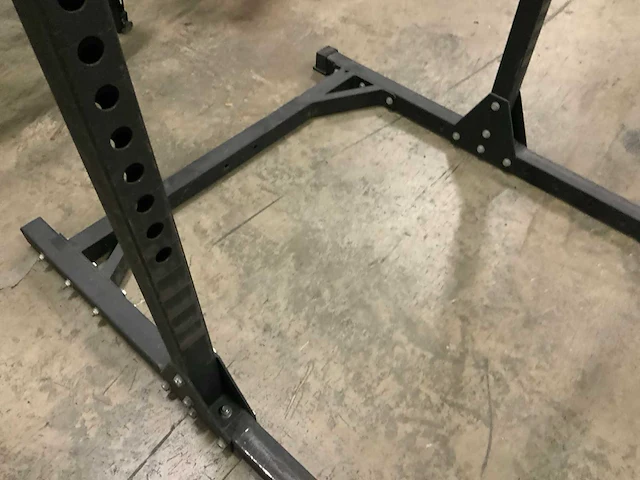 Onbekend squat rek met stang krachtstation - afbeelding 4 van  4
