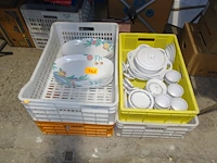 Onbreekbaar servies in lot - afbeelding 1 van  2