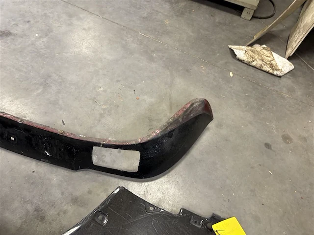 Onderste stuk voorbumper porsche 911 3,2 - afbeelding 2 van  3