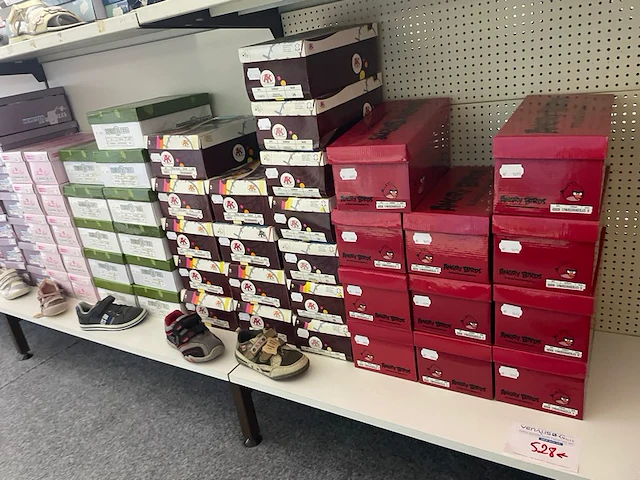 Ong 120 paar kinderschoenen - afbeelding 1 van  8