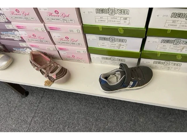 Ong 120 paar kinderschoenen - afbeelding 4 van  8