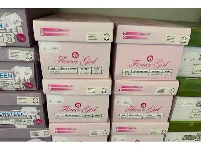 Ong 120 paar kinderschoenen - afbeelding 6 van  8