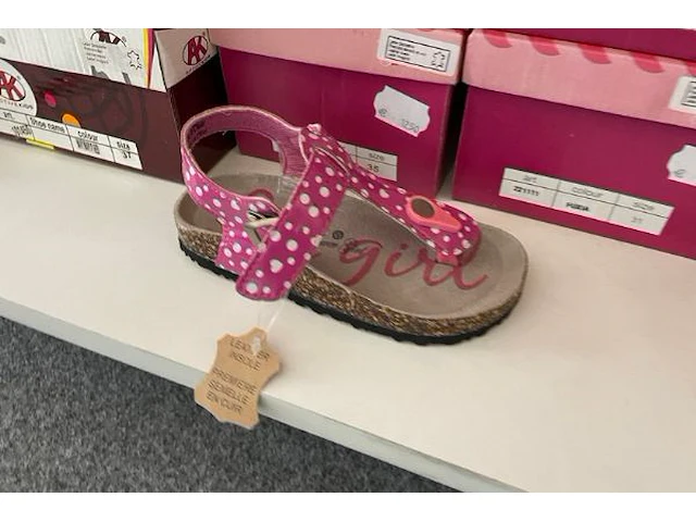Ong 120 paar kinderschoenen - afbeelding 7 van  8