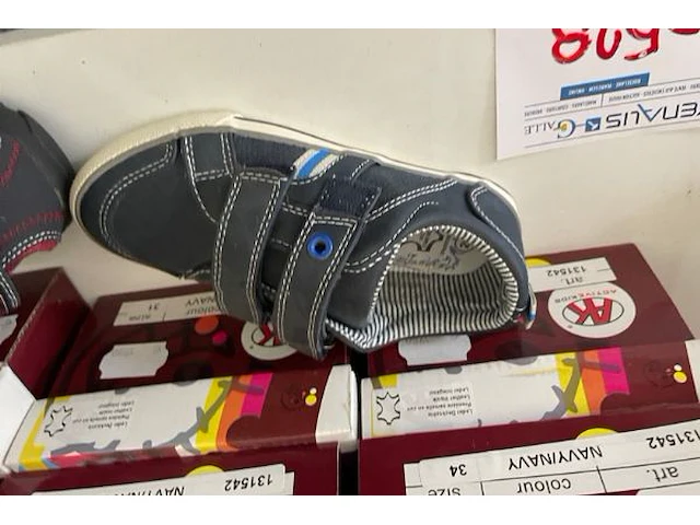 Ong 120 paar kinderschoenen - afbeelding 8 van  8