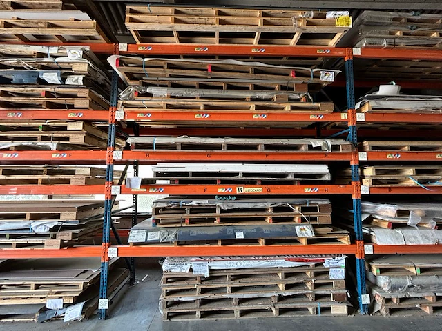 Ong 16 paletten + inhoud - afbeelding 1 van  8