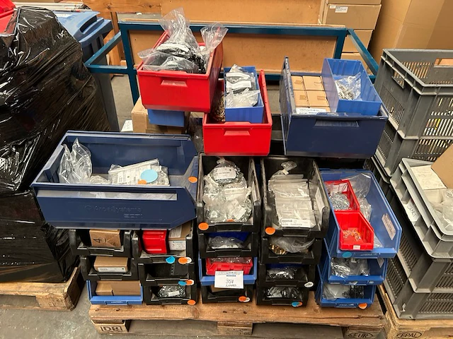 Ong 30 sorteerbakjes + inhoud - afbeelding 1 van  5
