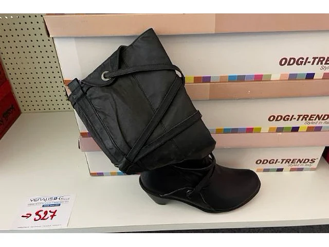 Ong 40 paar schoenen - afbeelding 2 van  3
