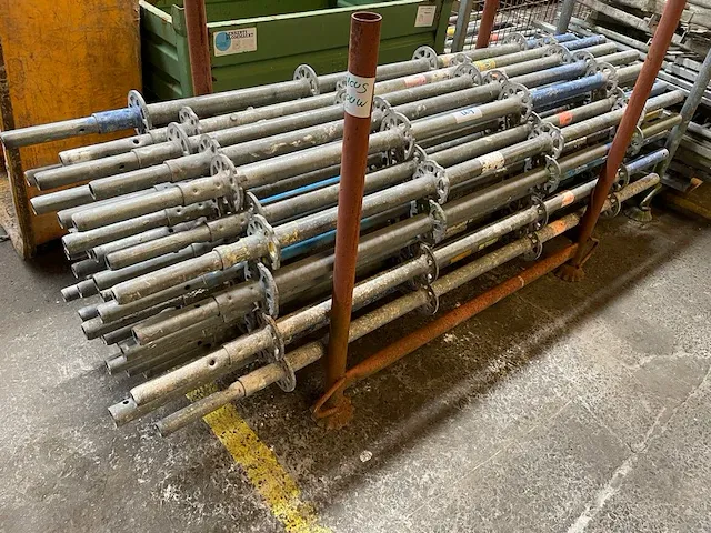Ong 40 ringstaanders scafom layher - afbeelding 1 van  2