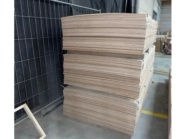 Ong 450 meranti plywood platen 3 mm dik - afbeelding 1 van  4