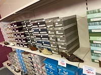 Ong 65 paar damesschoenen - afbeelding 1 van  8