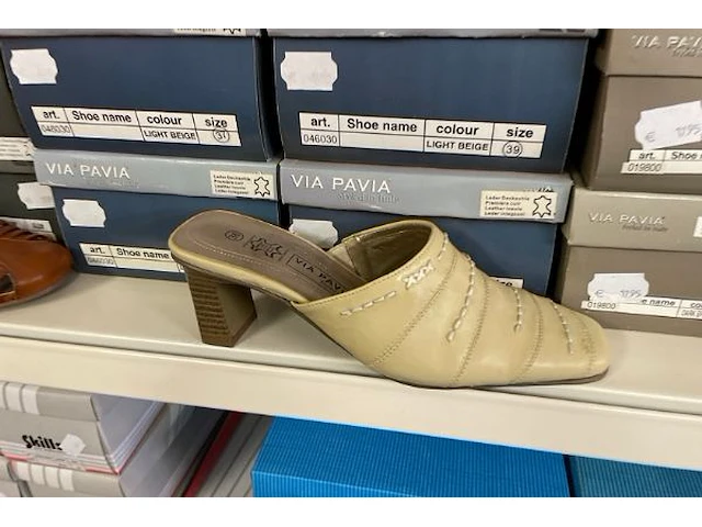 Ong 65 paar damesschoenen - afbeelding 3 van  8