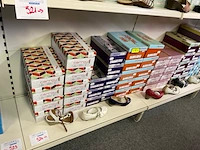 Ong 65 paar damesschoenen - afbeelding 1 van  5