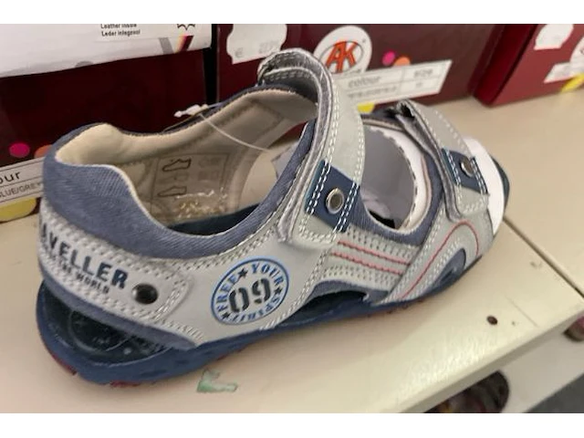 Ong 65 paar kinderschoenen - afbeelding 5 van  6