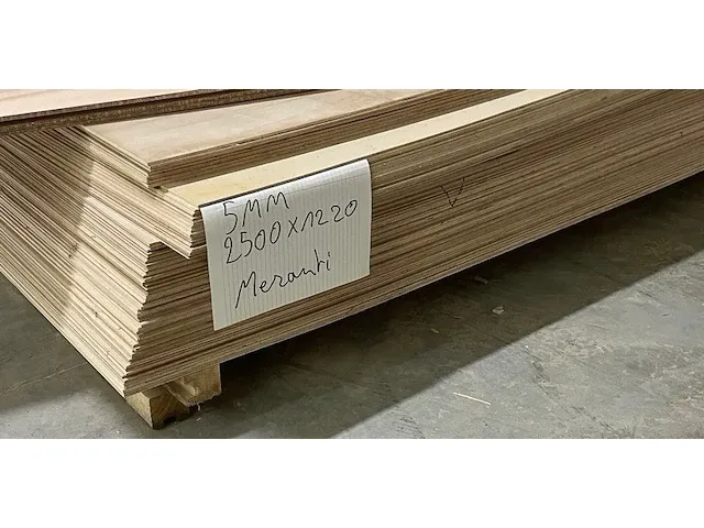 Ong 68 meranti platen 5 mm dikte - afbeelding 1 van  7