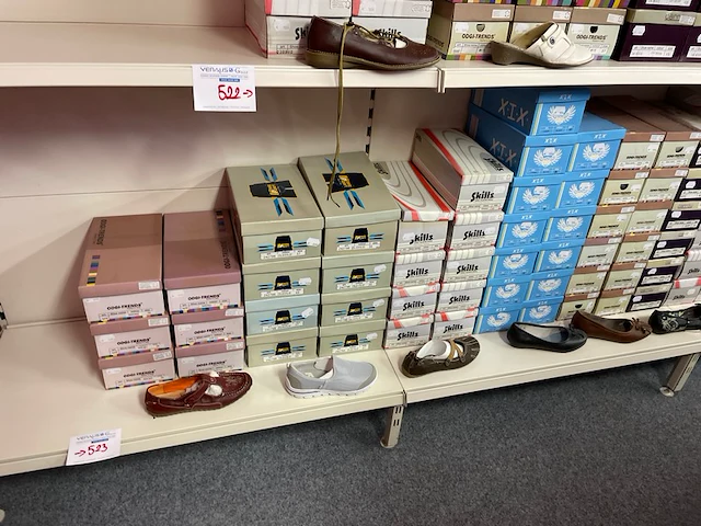 Ong 80 paar damesschoenen - afbeelding 1 van  5