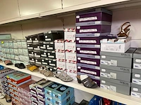 Ong 85 paar damesschoenen - afbeelding 1 van  7
