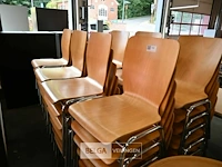 Ongeveer 50 stapelbare stoelen - afbeelding 1 van  3