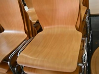 Ongeveer 50 stapelbare stoelen - afbeelding 2 van  3