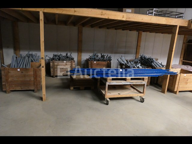 Ontmantelde rekken - afbeelding 1 van  16