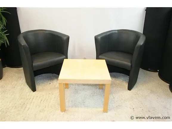 Partij kantoormateriaal, wo. bureau’s, stoelen, directiemeubilair, kasten, vergadertafels enz.