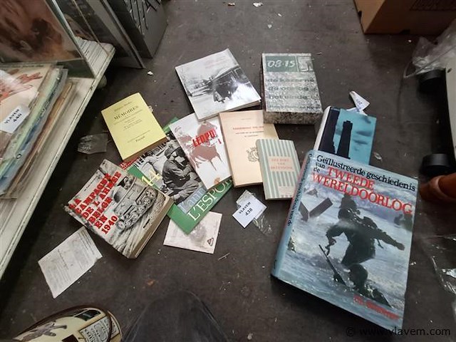 Oorlogsboeken - afbeelding 1 van  4