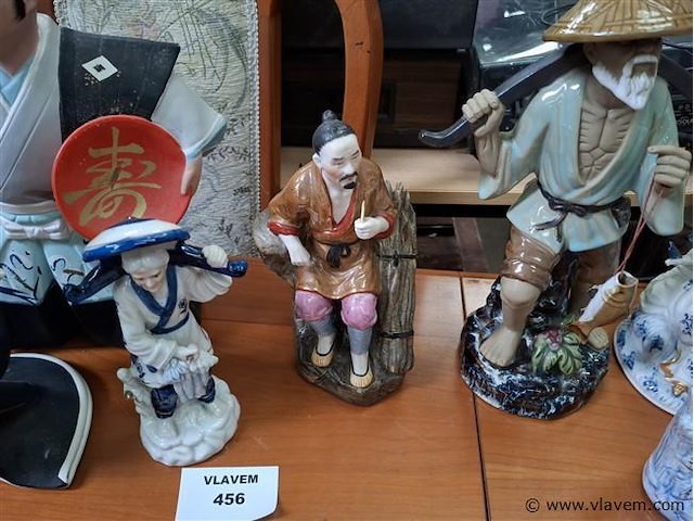 Oosterse beeldjes - afbeelding 2 van  2