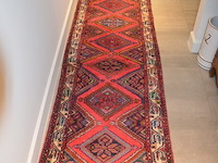 Oosterse loper ca. 3 m, smeedijzeren kapstok, porseleinen paraplubak - afbeelding 4 van  7