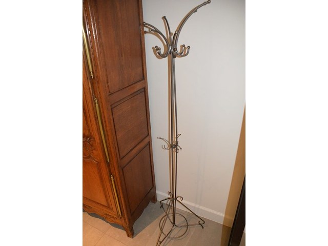 Oosterse loper ca. 3 m, smeedijzeren kapstok, porseleinen paraplubak - afbeelding 6 van  7