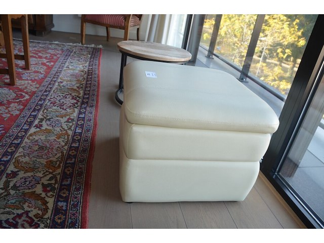 Opazetel, beige lederen poef, 2 ronde bijzettafeltjes - afbeelding 2 van  8