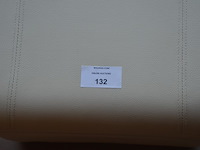 Opazetel, beige lederen poef, 2 ronde bijzettafeltjes - afbeelding 3 van  8